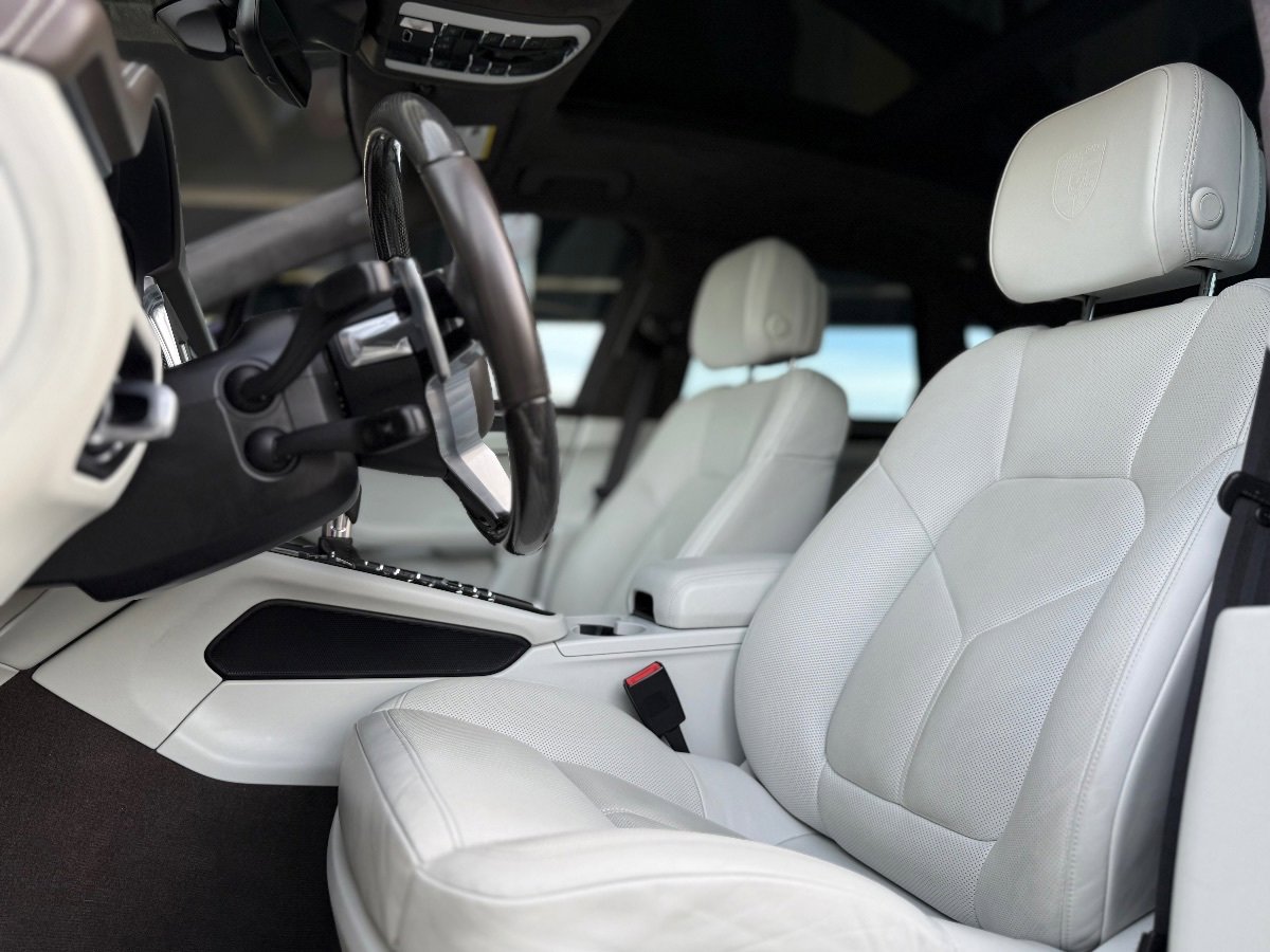 Used 2021 Porsche Macan Turbo AWD/4WD image 14