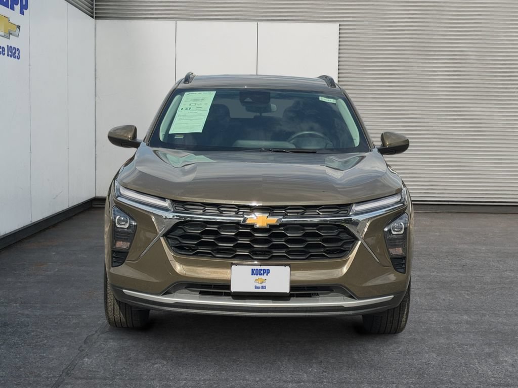 Used 2024 Chevrolet Trax LT w/ Driver Confidence Package FWD image 8