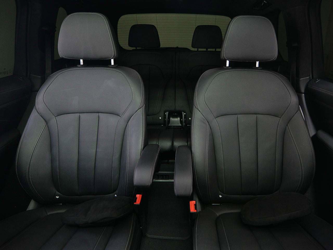 Used 2022 BMW X7 M50i image 11