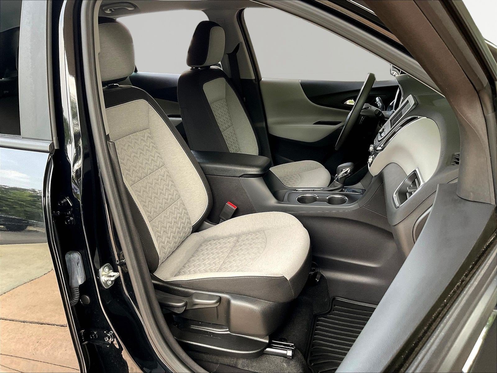 Used 2024 Chevrolet Equinox LS w/ Midnight Edition FWD image 28