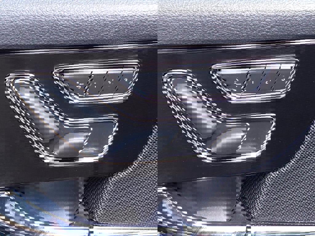 Used 2023 Lincoln Corsair Reserve w/ Equipment Group 202A image 37