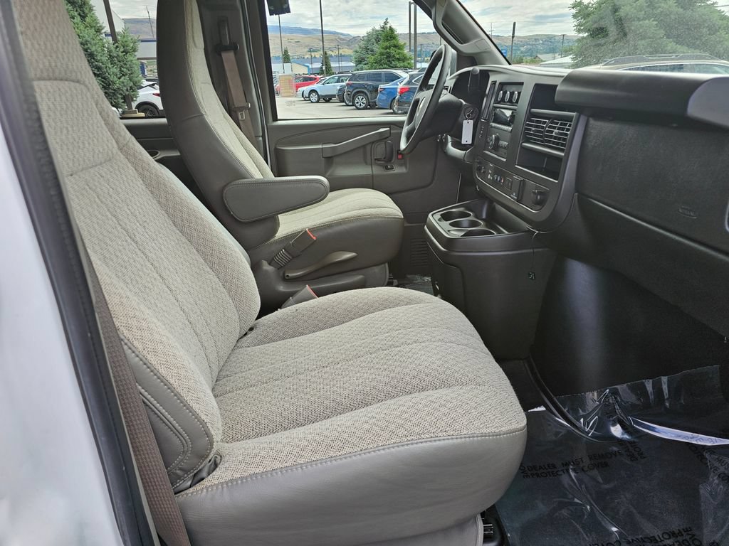 Certified 2025 Chevrolet Express 3500 LT RWD image 18