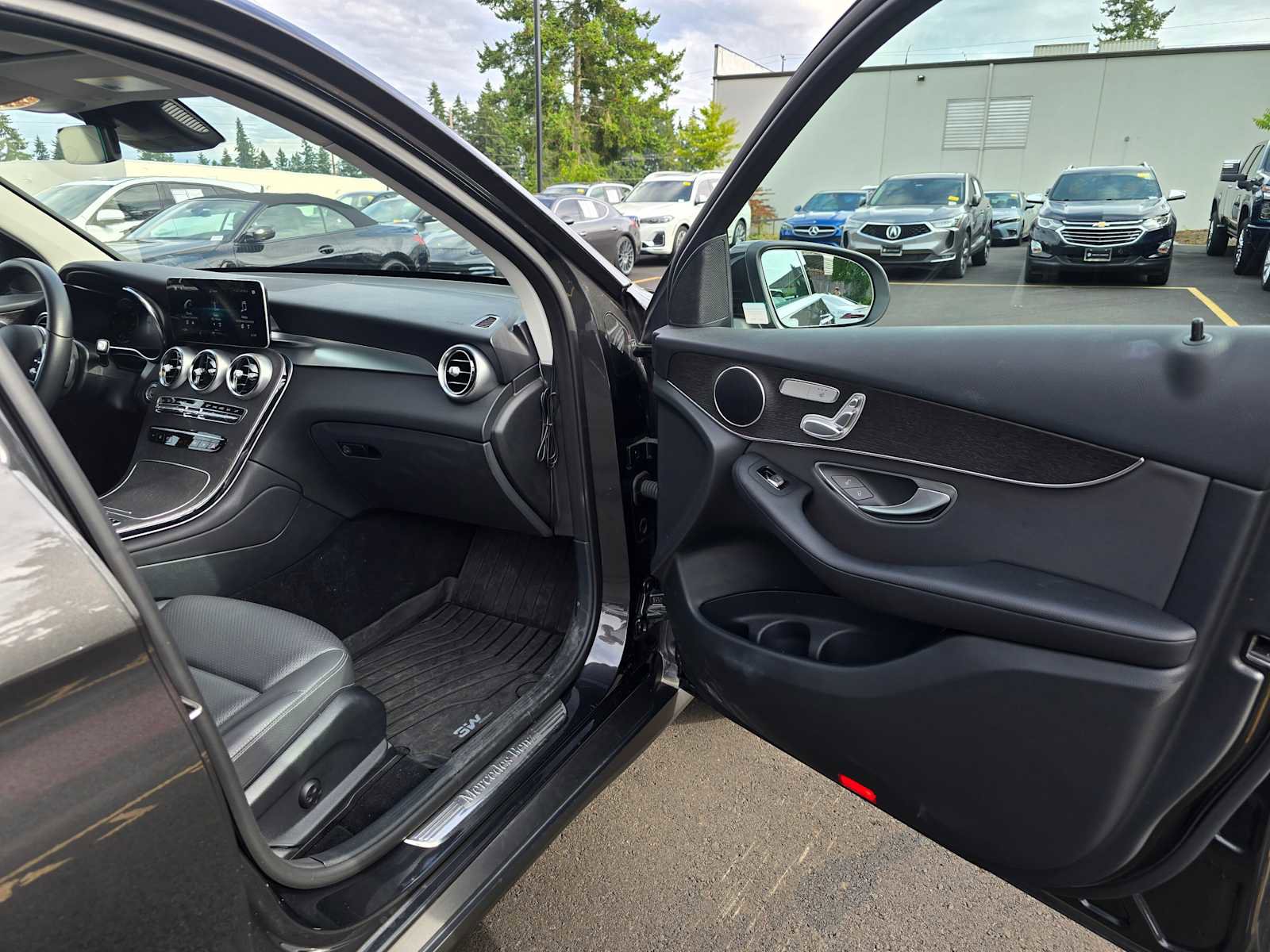 Used 2022 Mercedes-Benz GLC 300 4MATIC image 10