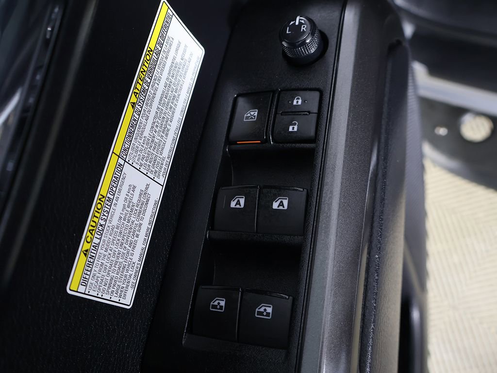 Used 2020 Toyota Tacoma TRD Off-Road AWD/4WD image 27