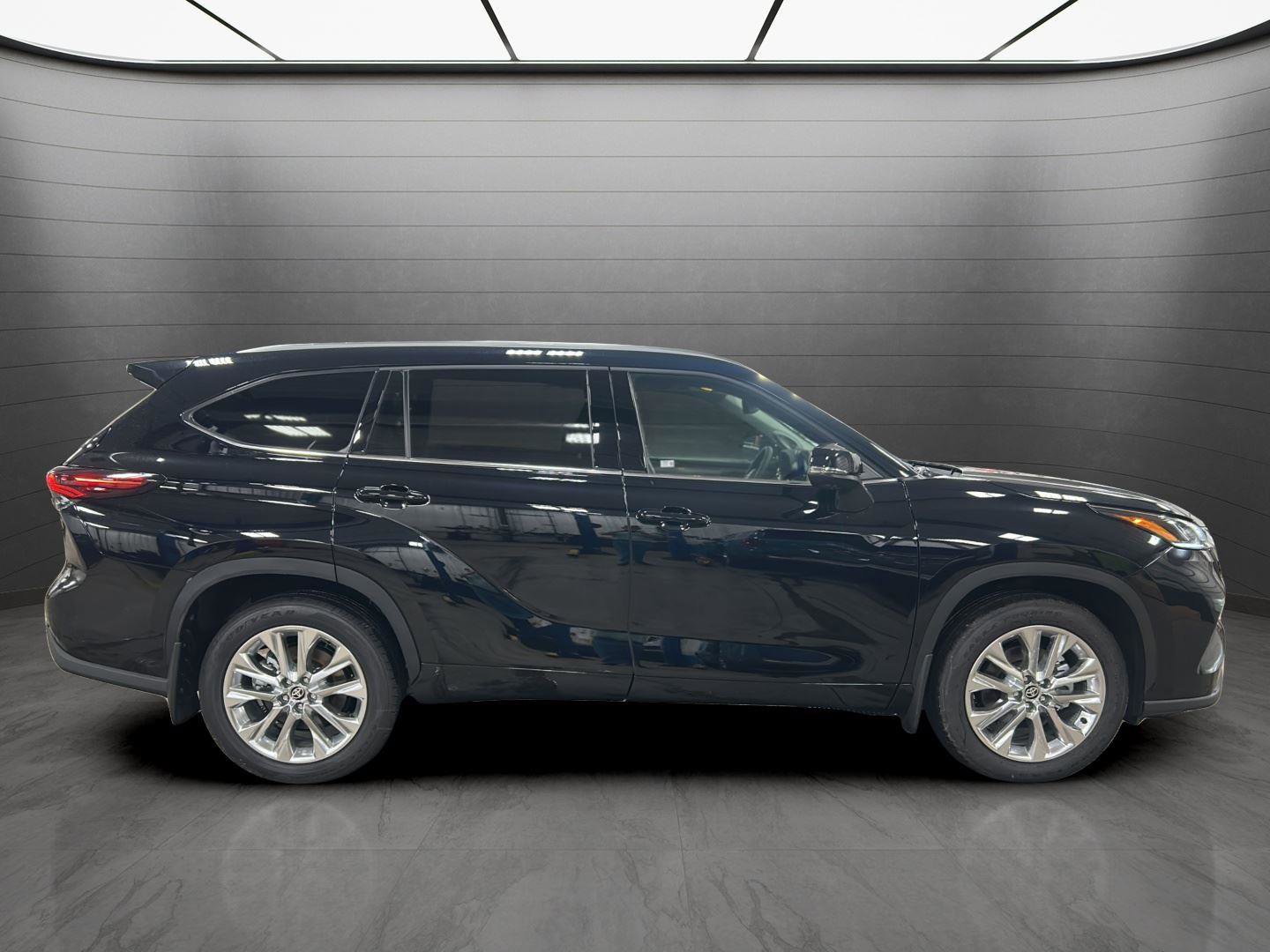 New 2026 Toyota Highlander Limited image 2