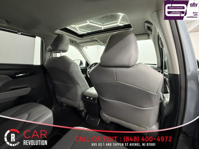 Used 2021 Toyota Highlander XLE image 56