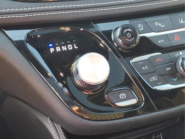 Used 2025 Chrysler Pacifica Limited FWD image 9