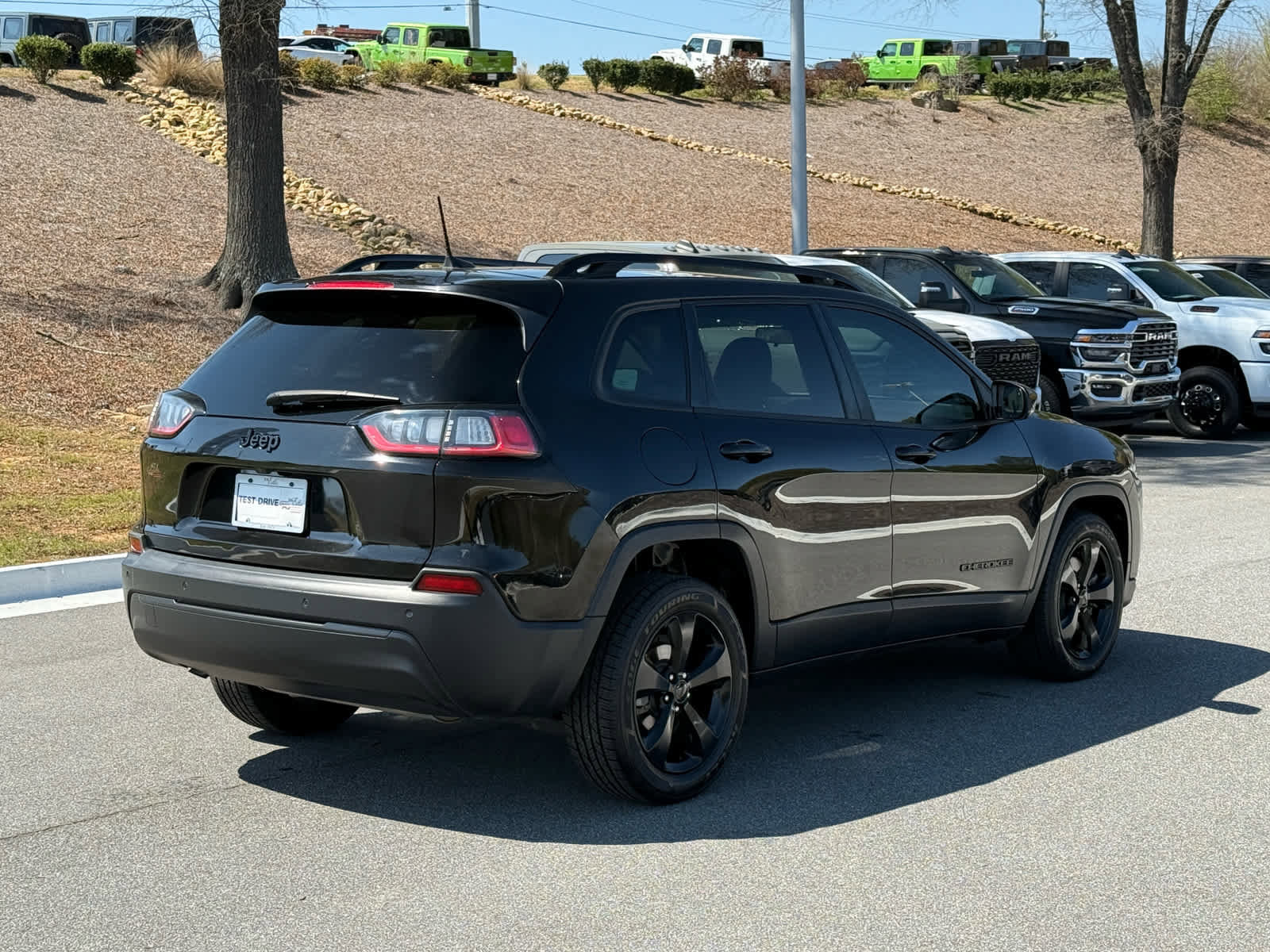 Used 2020 Jeep Cherokee Latitude Plus image 5