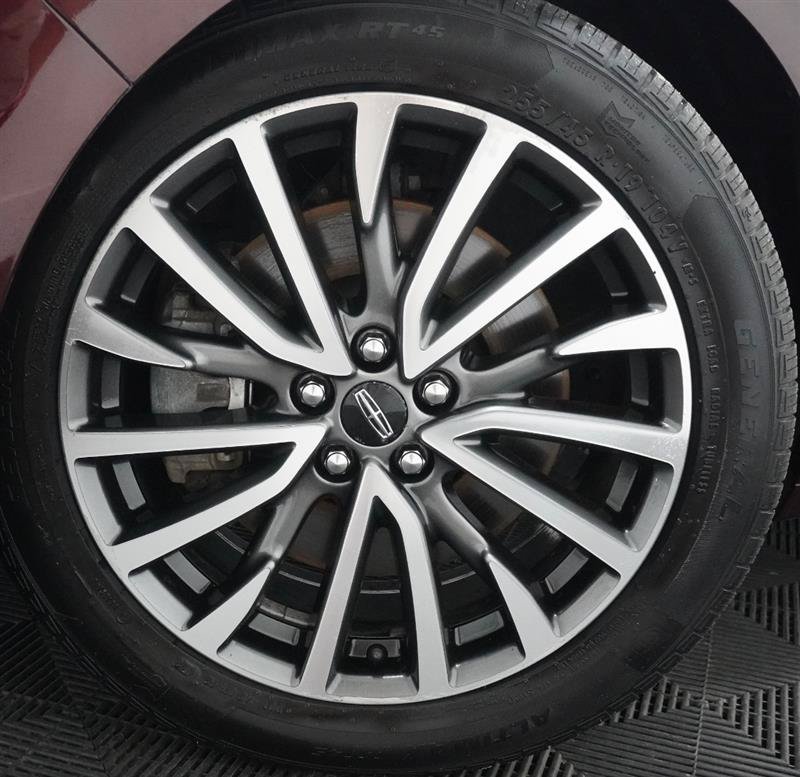 Used 2018 Lincoln Continental Select w/ Continental Climate Package AWD/4WD image 3