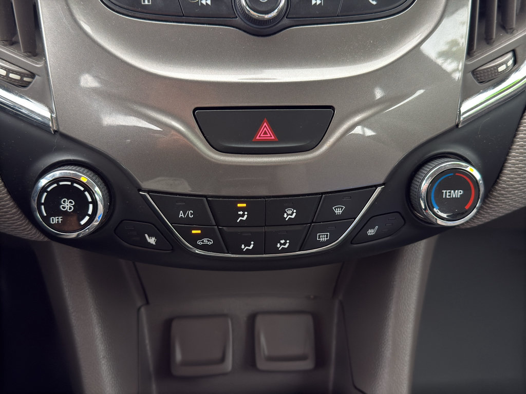 Used 2018 Chevrolet Cruze LT w/ Convenience Package FWD image 26