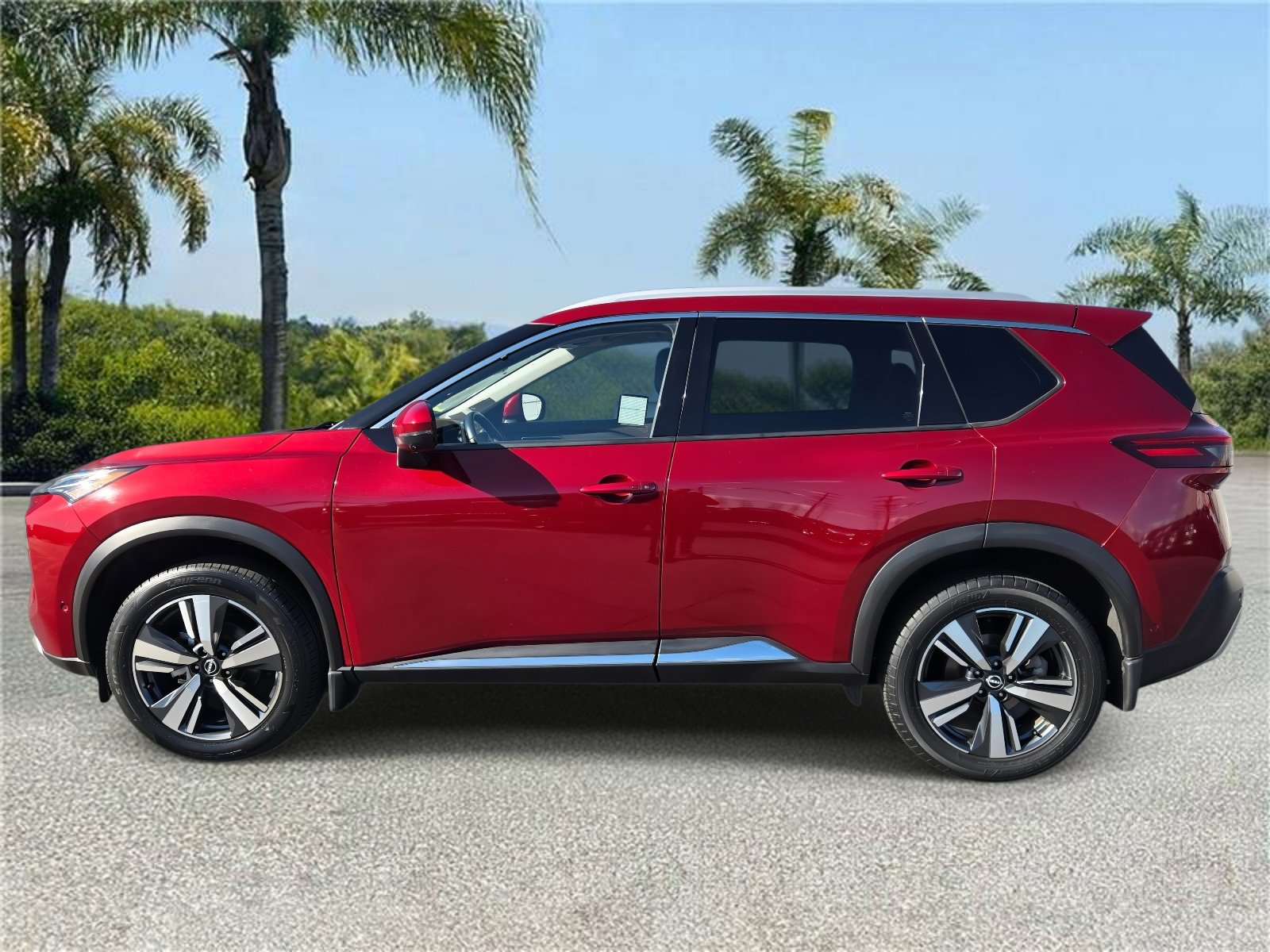 Used 2022 Nissan Rogue Platinum w/ Head-Up Display Package FWD image 2