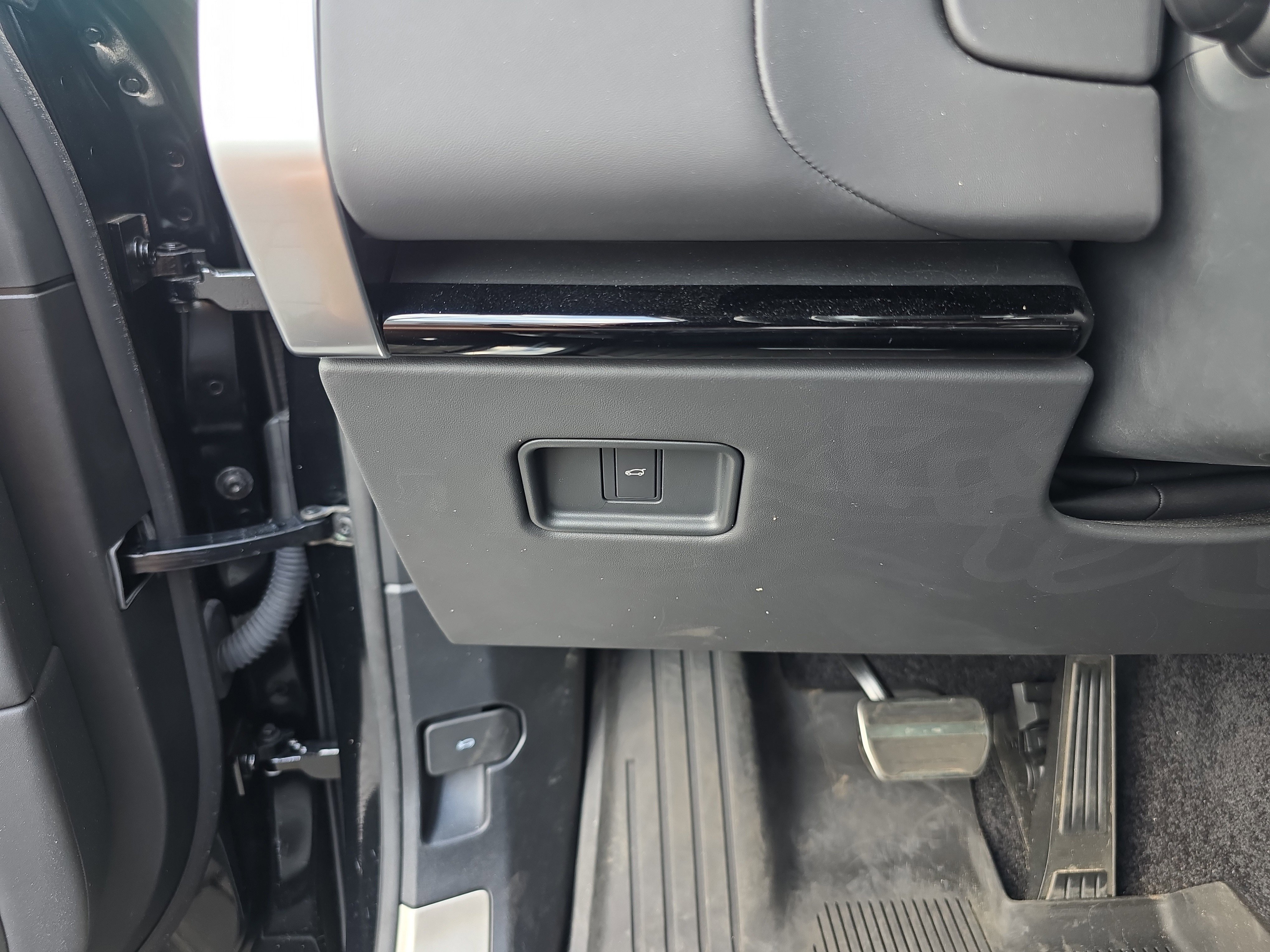 Certified 2023 Land Rover Range Rover SE image 27