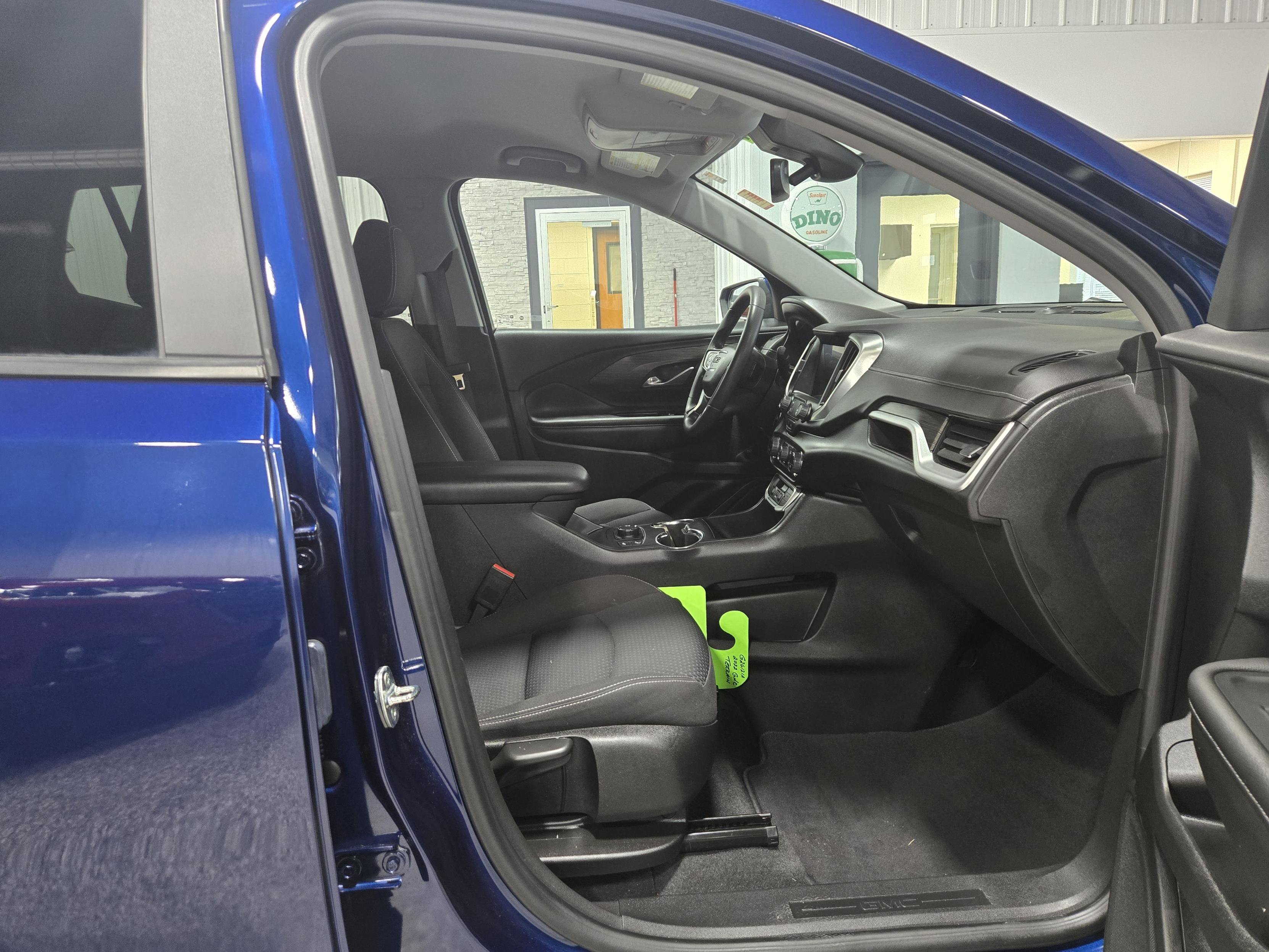 Certified 2022 GMC Terrain SLE w/ Driver Convenience Package image 11