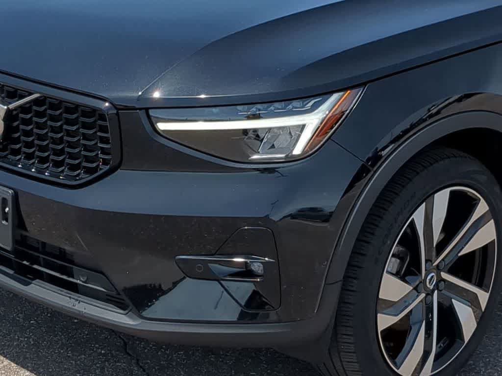 Used 2023 Volvo XC40 B5 Plus w/ Protection Package Premier AWD/4WD image 10