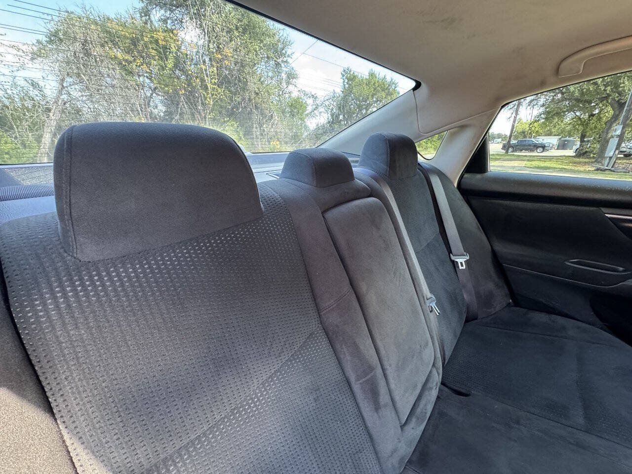 Used 2014 Nissan Altima 2.5 S w/ Display Audio Package FWD image 22