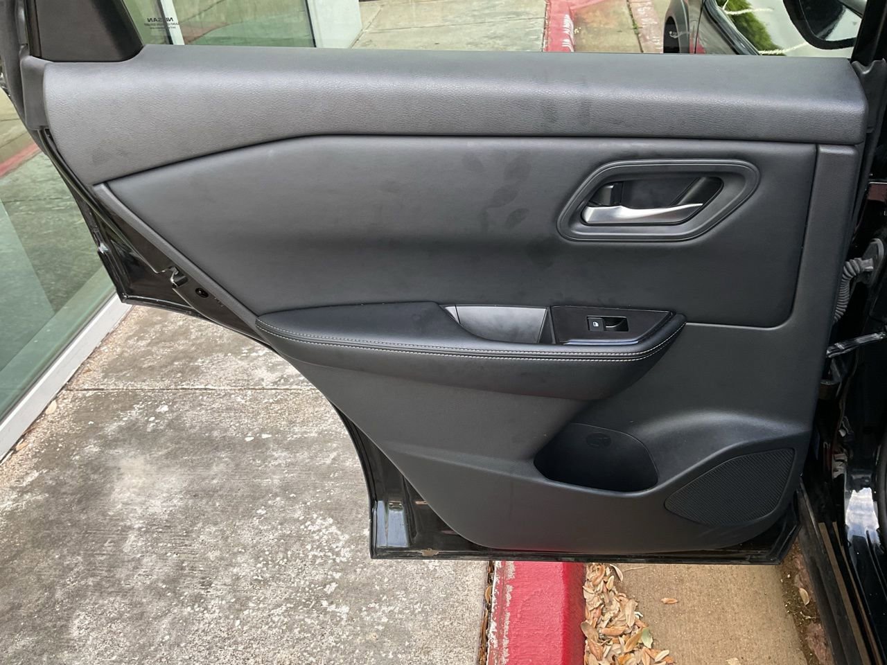 Used 2025 Nissan Rogue SV image 18