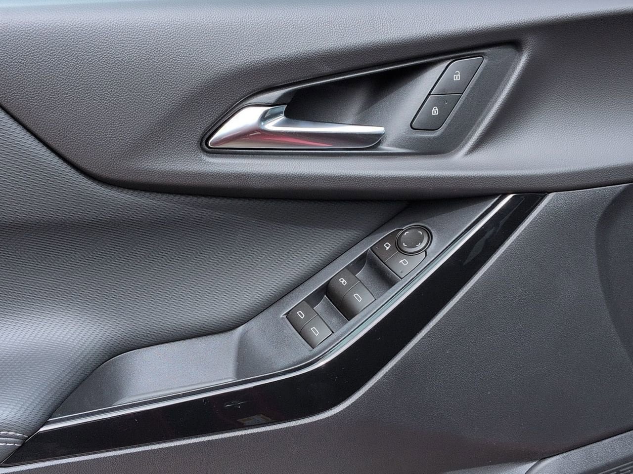 New 2026 Chevrolet Equinox LT w/ Safety and Technology Package FWD image 8