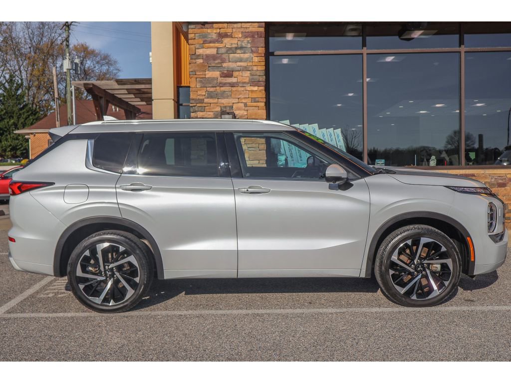 Used 2023 Mitsubishi Outlander SEL 40th Anniversary image 2