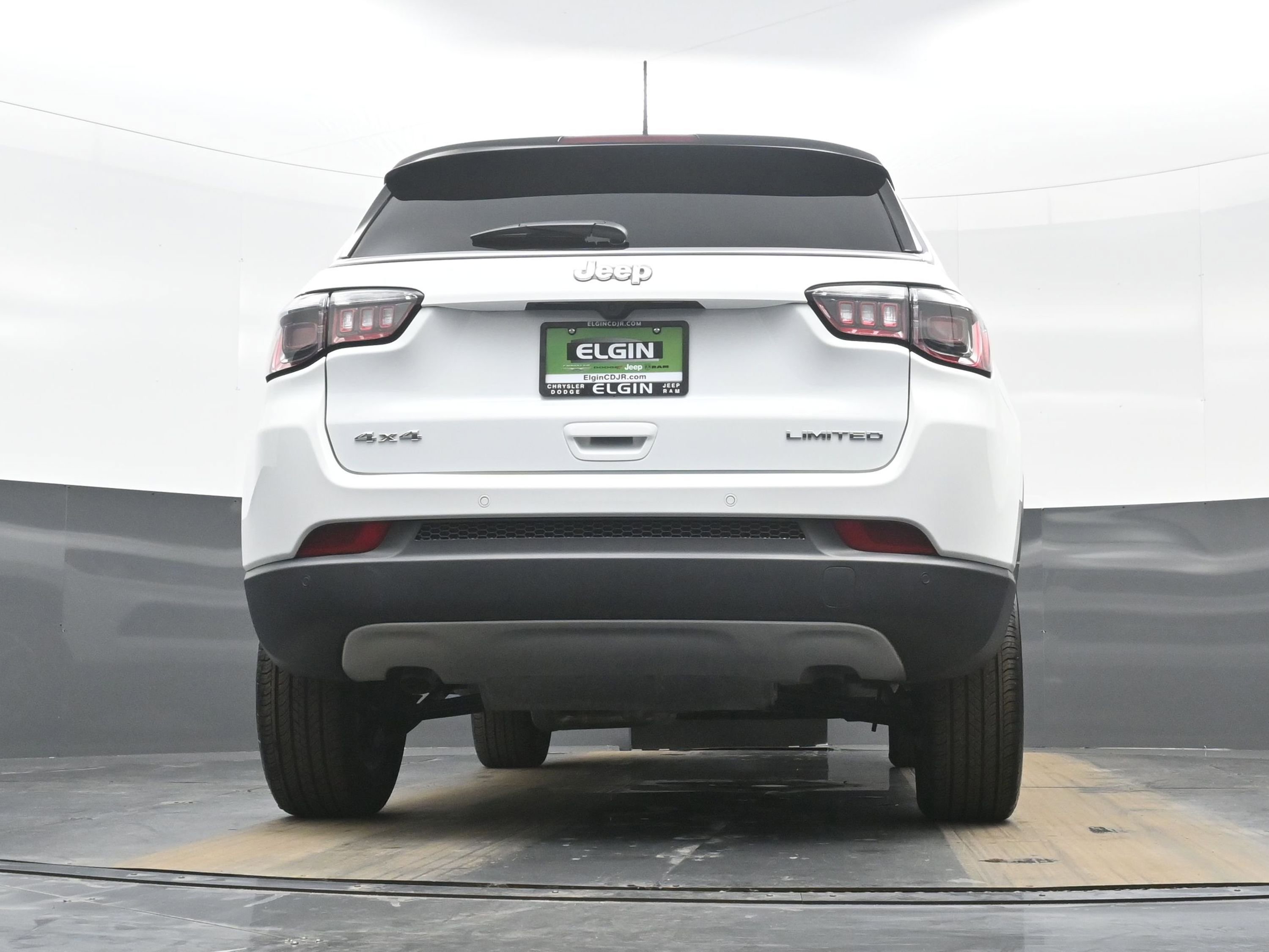 Used 2024 Jeep Compass Limited image 30