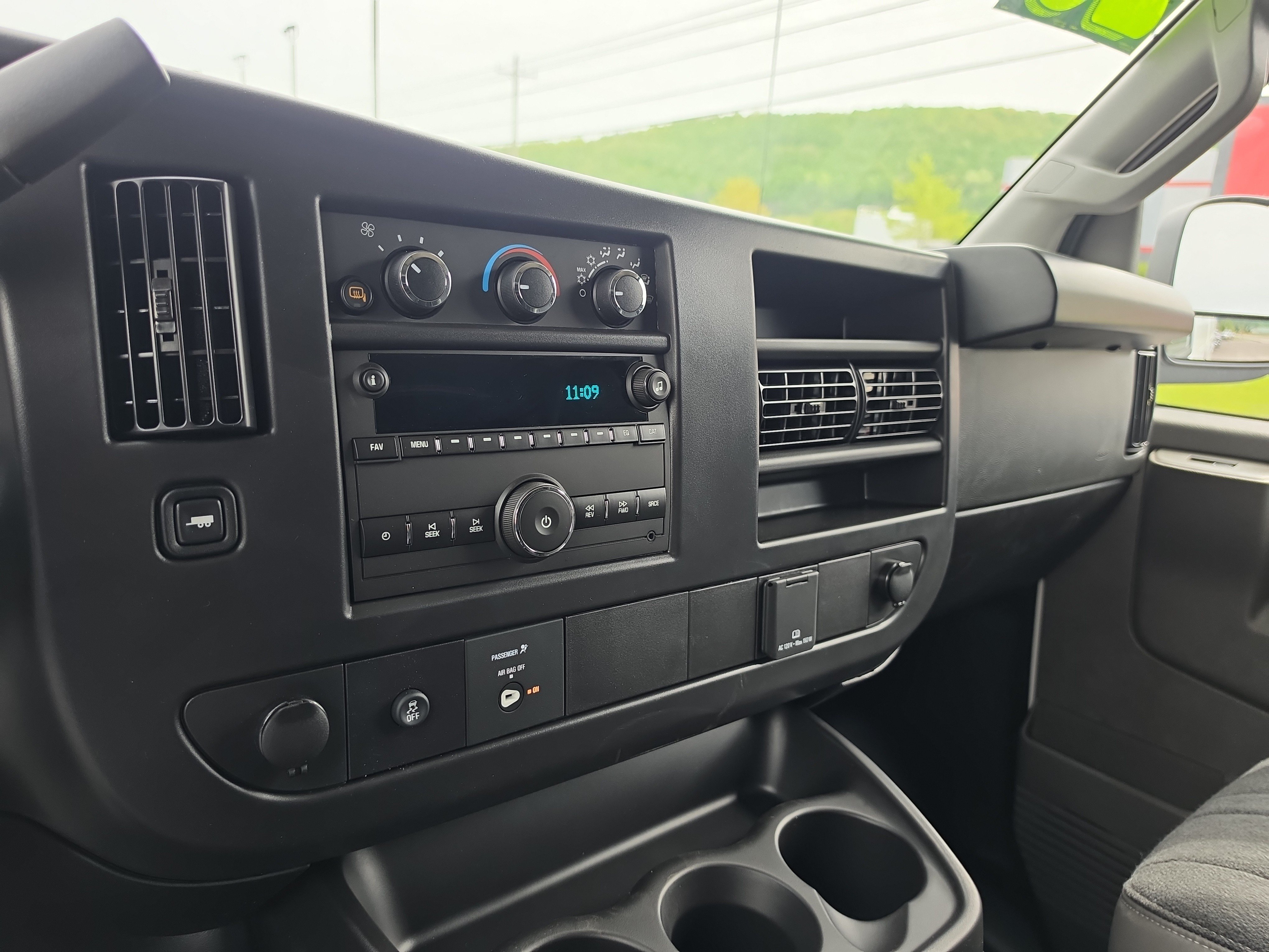 New 2026 Chevrolet Express 3500 RWD image 23