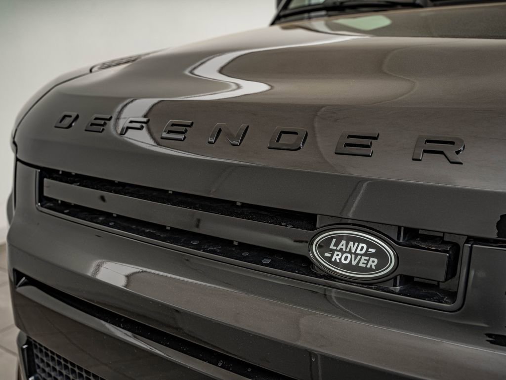 New 2026 Land Rover Defender 110 X-Dynamic SE image 12