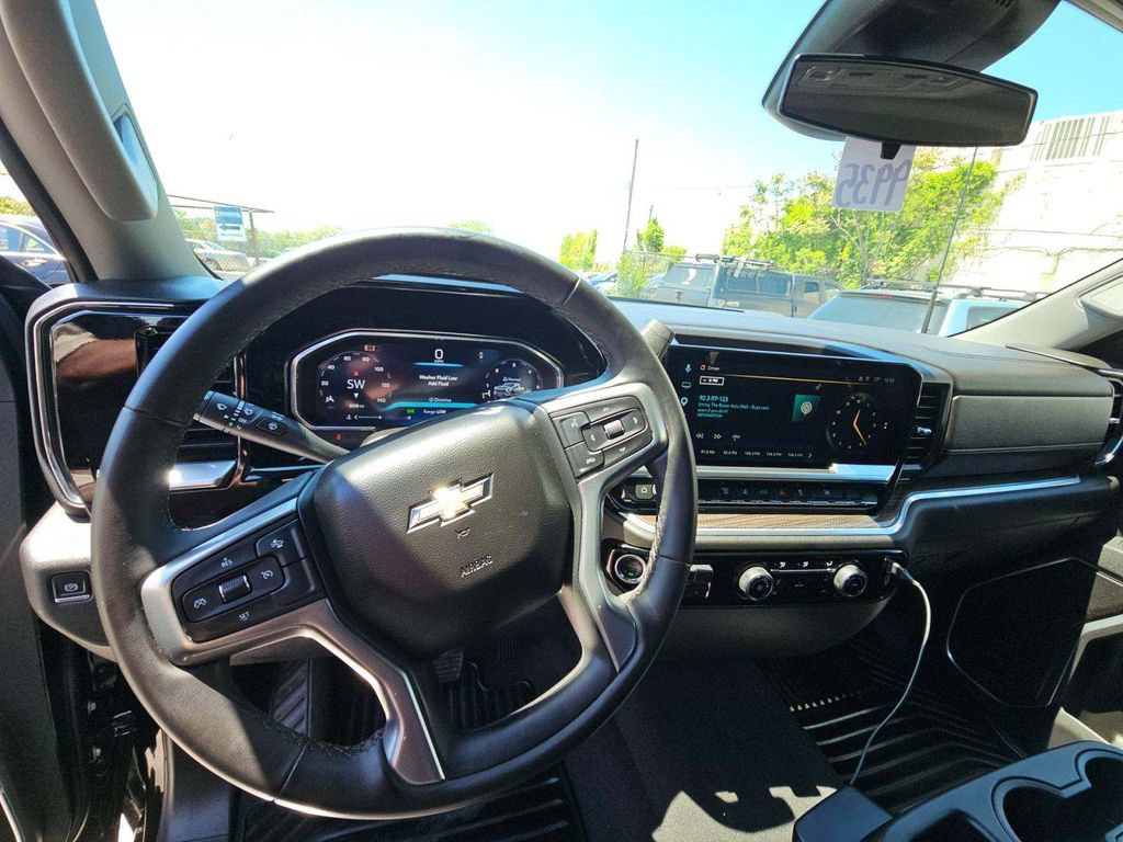 Used 2026 Chevrolet Silverado 2500 LT AWD/4WD image 3