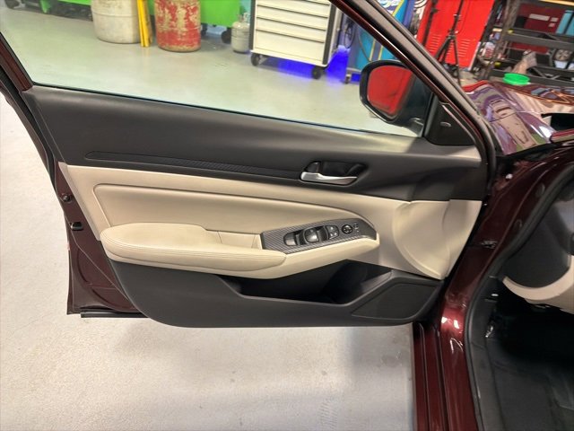 Used 2024 Nissan Altima 2.5 SV image 18