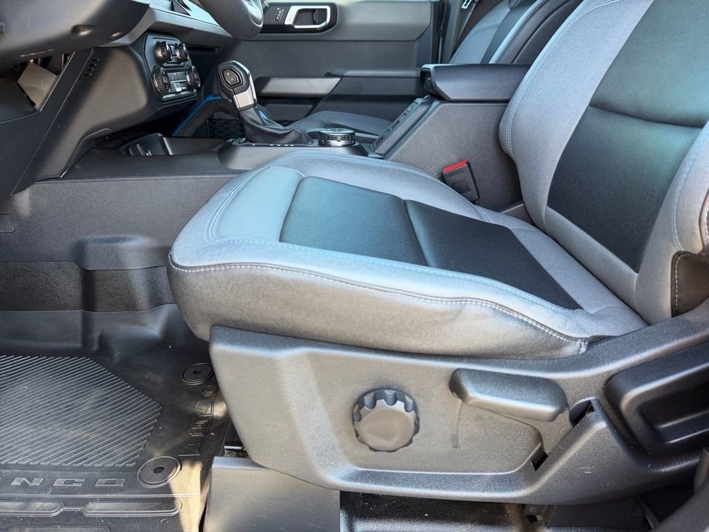 Used 2023 Ford Bronco Black Diamond w/ Sasquatch Package image 14