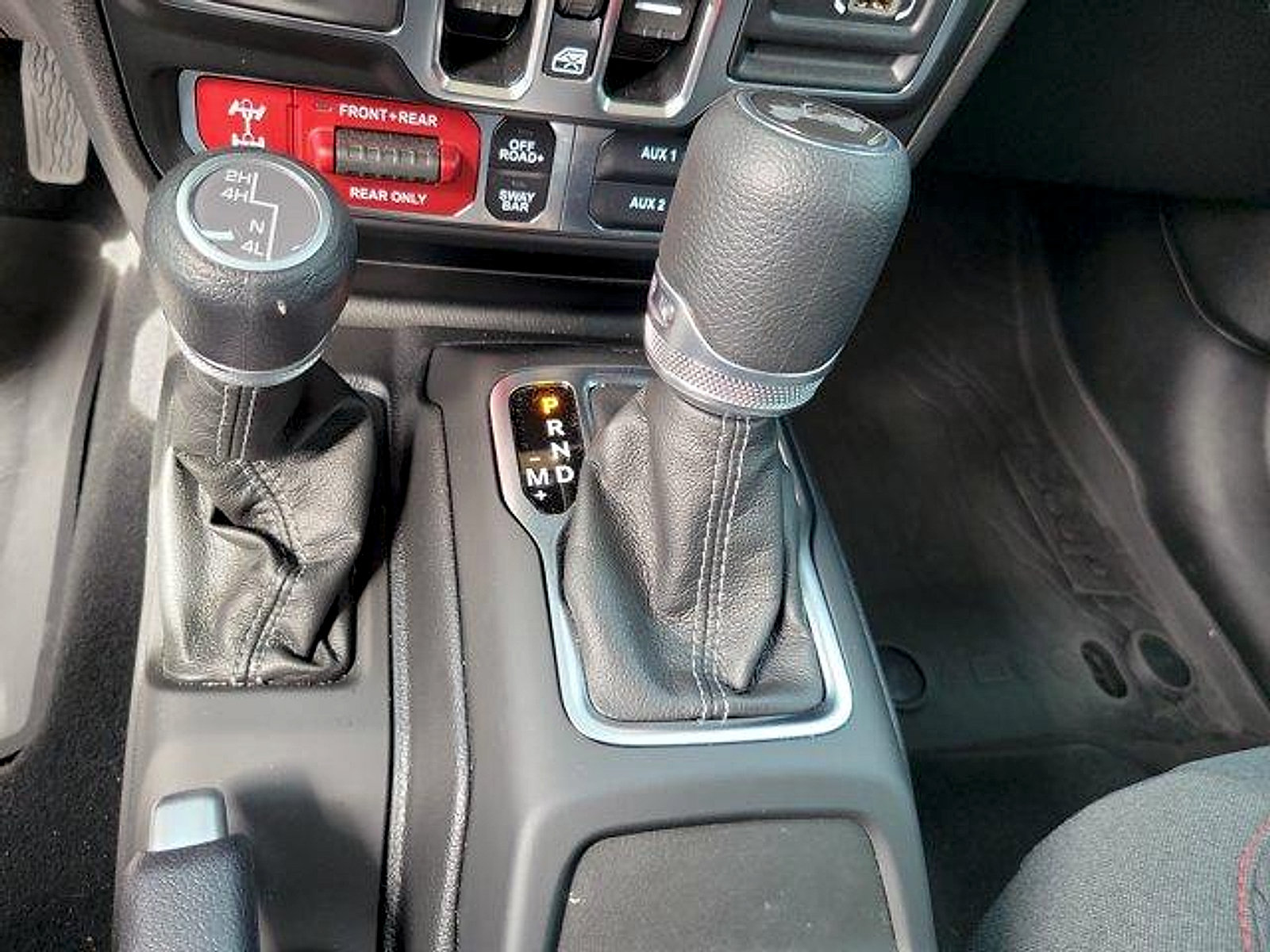 Used 2025 Jeep Wrangler Unlimited Rubicon w/ Convenience Group AWD/4WD image 37