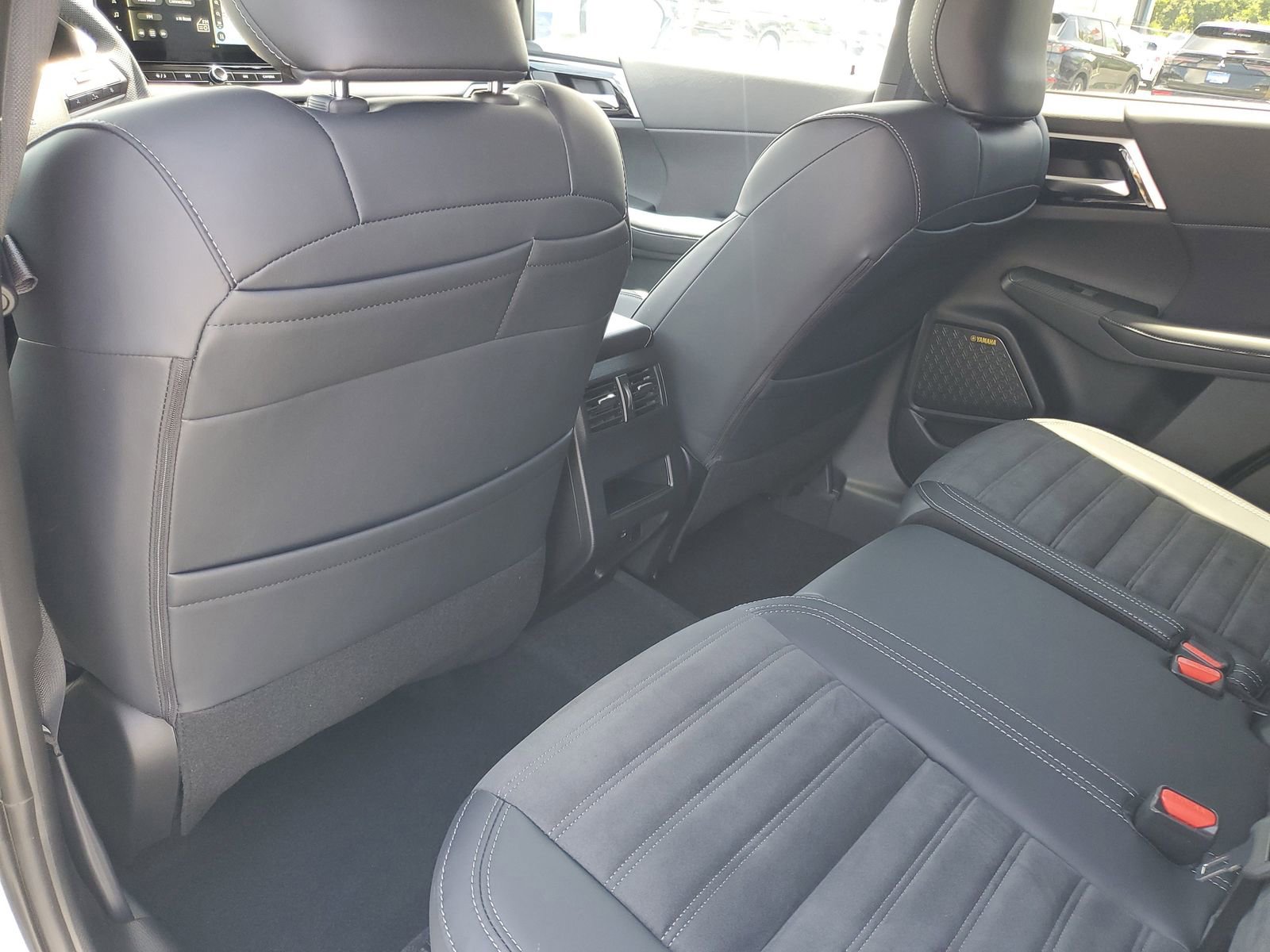 New 2025 Mitsubishi Outlander SE image 22