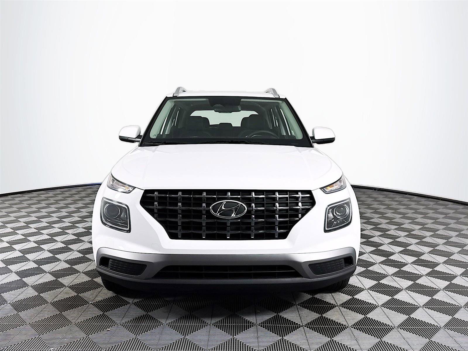 New 2025 Hyundai Venue SEL image 2