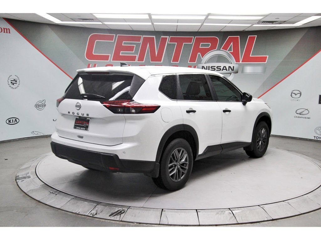 Used 2025 Nissan Rogue S FWD image 5