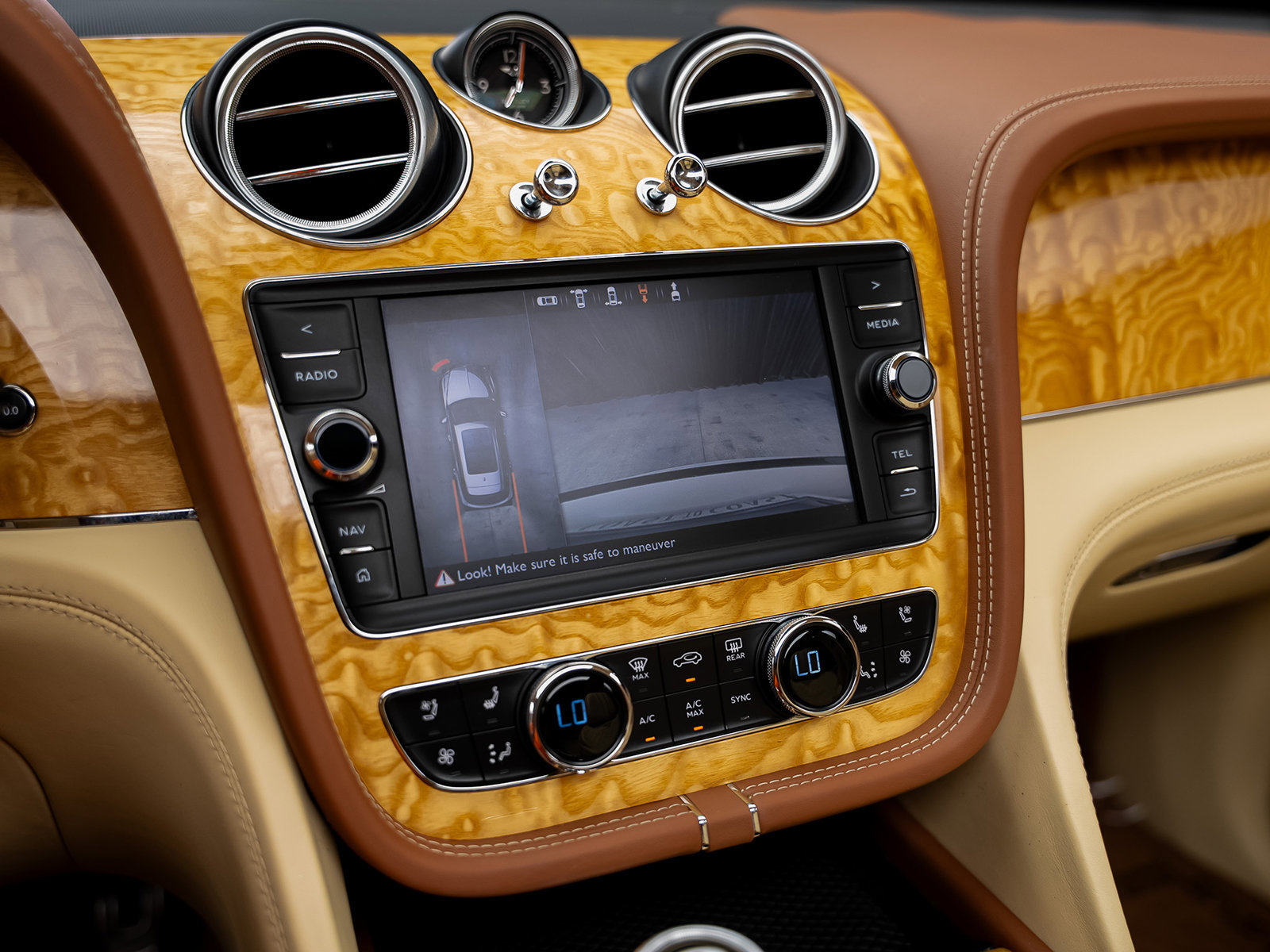 Used 2019 Bentley Bentayga AWD/4WD image 46