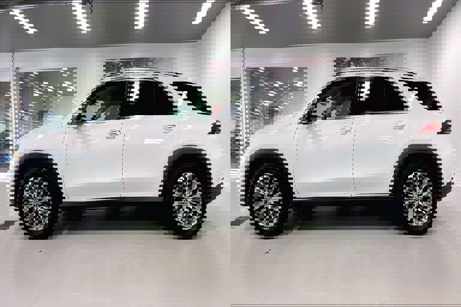 Used 2021 Mercedes-Benz GLE 350 4MATIC w/ Premium Package image 3