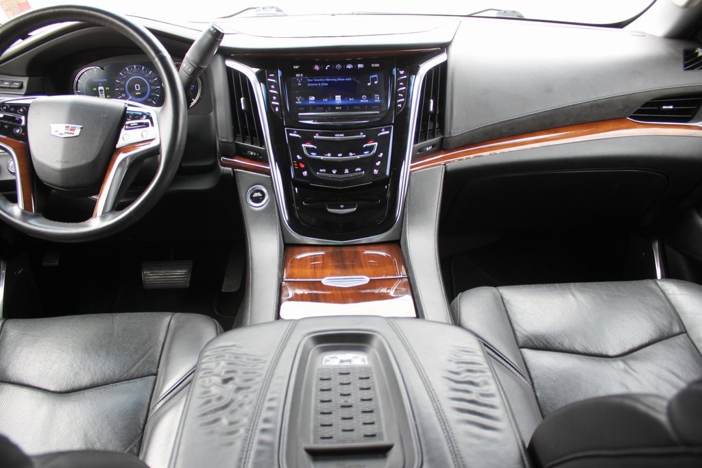 Used 2017 Cadillac Escalade ESV Luxury image 10