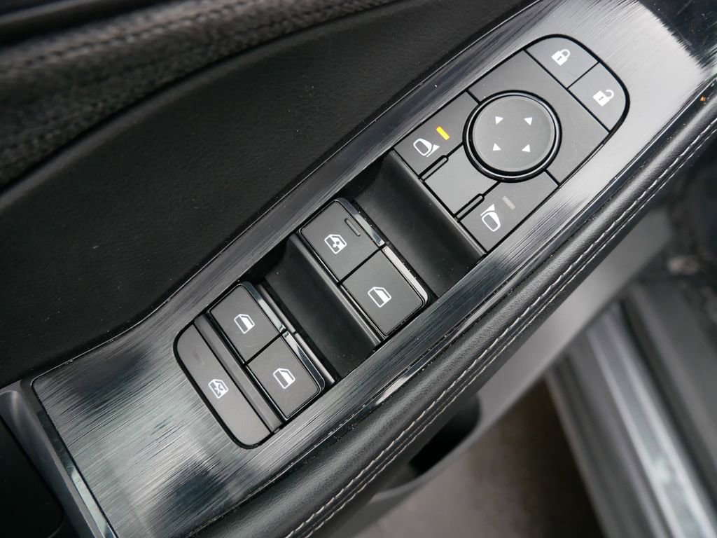 Used 2023 Nissan Rogue SV image 10