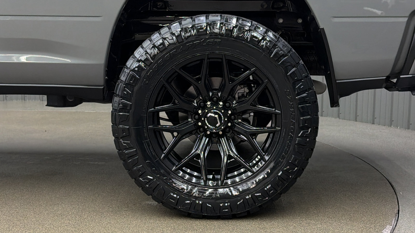 Used 2025 RAM 2500 Laramie AWD/4WD image 12