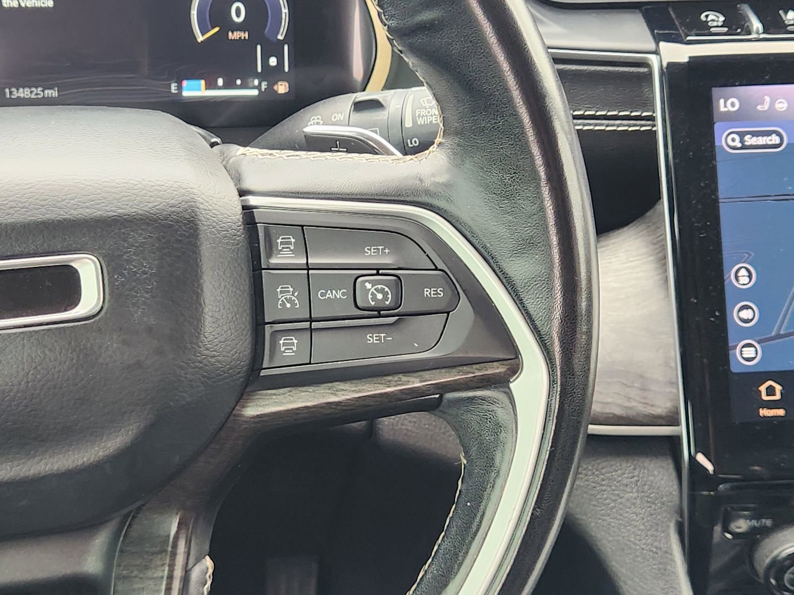 Used 2021 Jeep Grand Cherokee L Limited w/ Luxury Tech Group II image 29