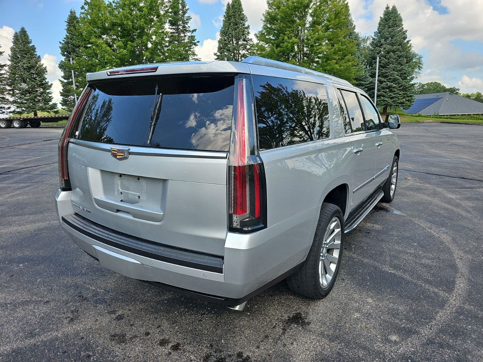 Used 2016 Cadillac Escalade ESV Luxury AWD/4WD image 6