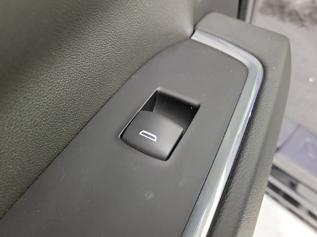 Used 2022 Chevrolet Silverado 1500 LT AWD/4WD image 13