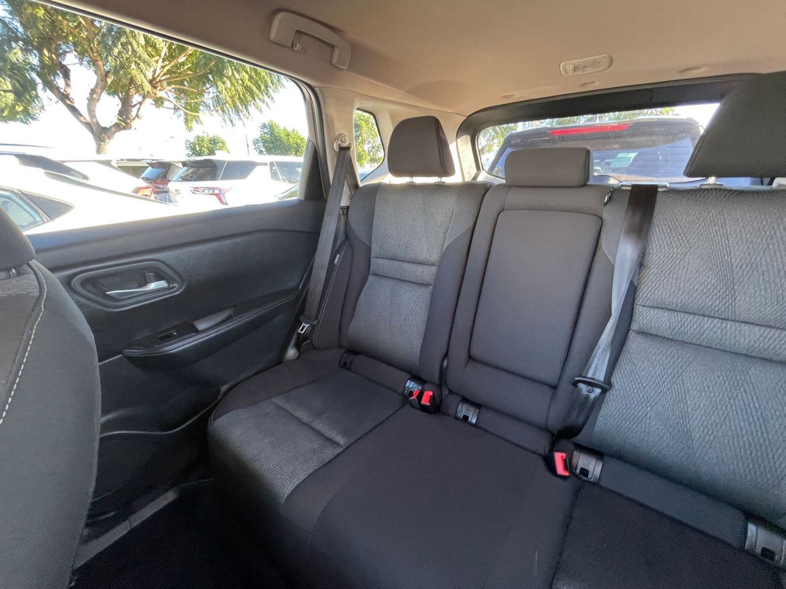 Used 2025 Nissan Rogue SV image 39