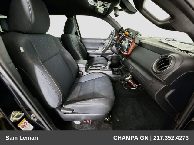Used 2020 Toyota Tacoma TRD Off-Road AWD/4WD image 25