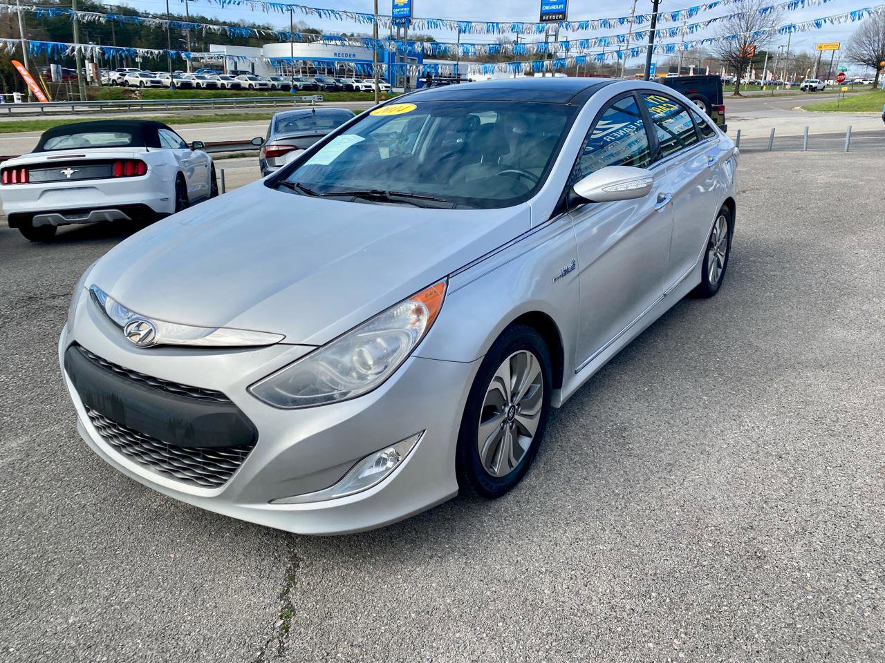 Used 2014 Hyundai Sonata Limited w/ Panoramic Sunroof Package 02 FWD image 3