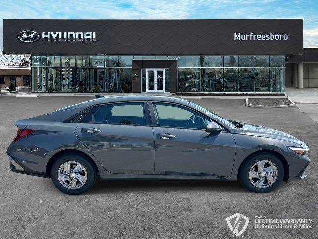 New 2026 Hyundai Elantra SE FWD image 4