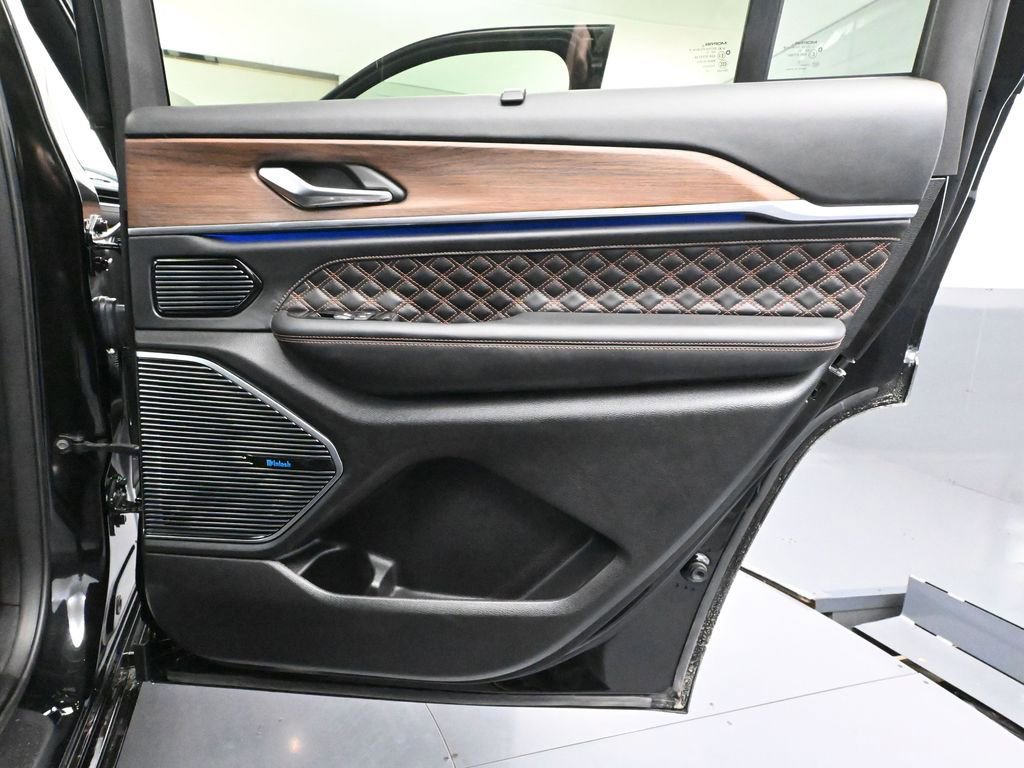 Used 2021 Jeep Grand Cherokee L Summit w/ Luxury Tech Group V image 52