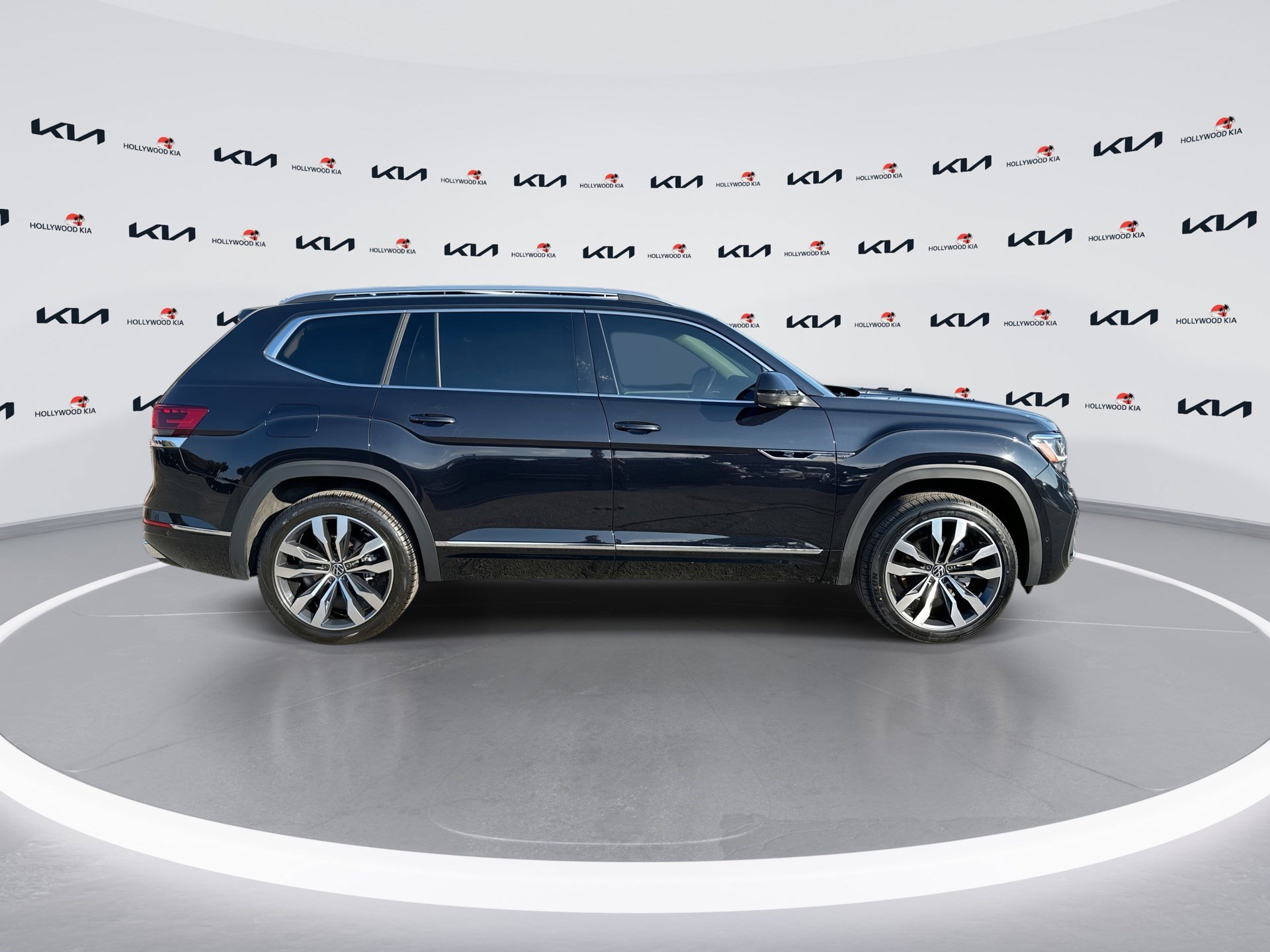 Used 2023 Volkswagen Atlas SEL Premium image 9