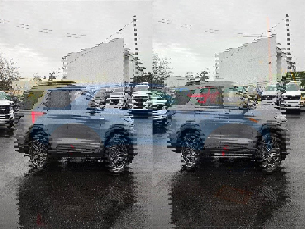 New 2026 Ford Explorer ST-Line w/ ST-Line Street Pack image 4