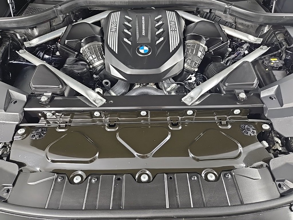 Used 2020 BMW X5 M50i w/ Premium Package image 12