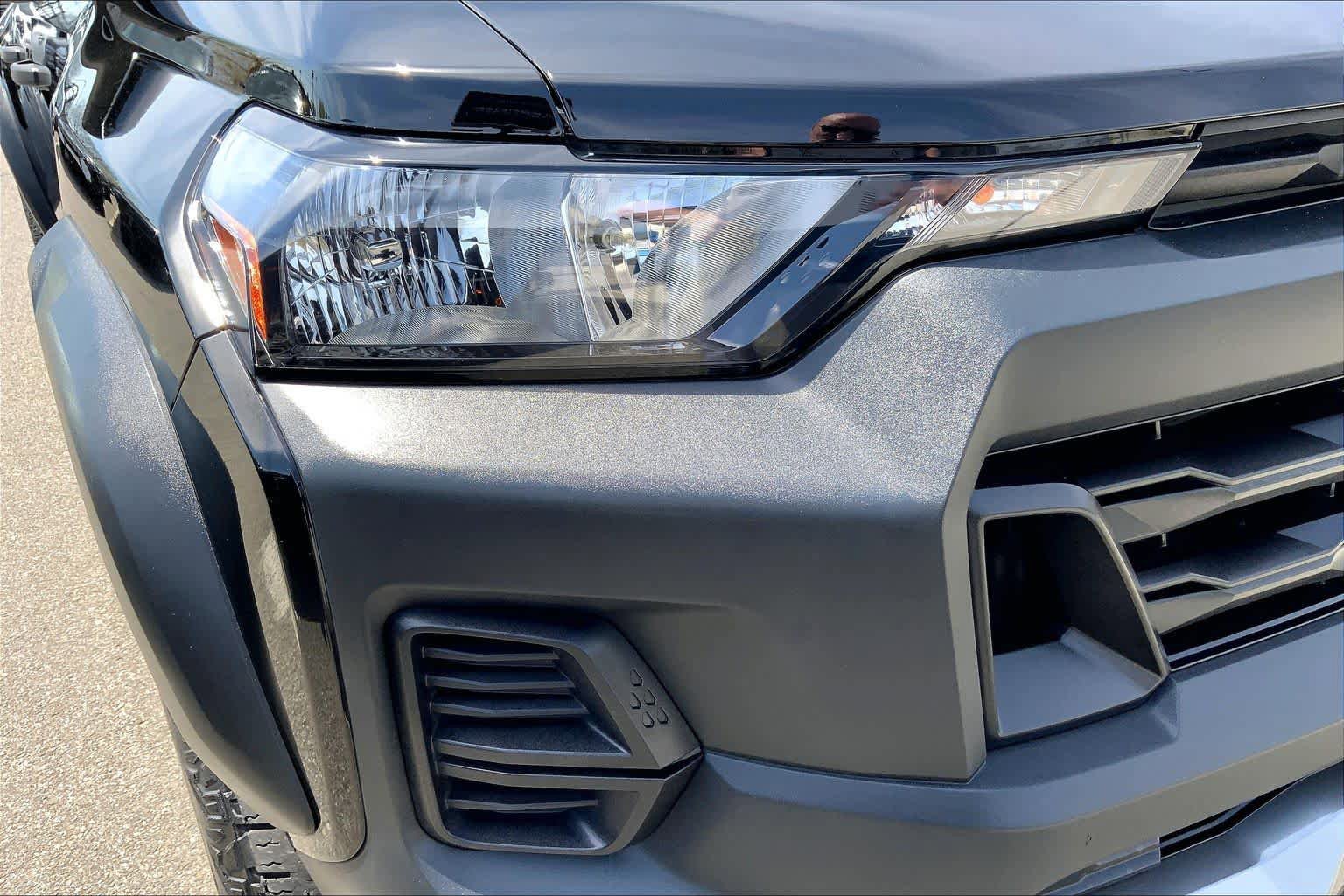 Used 2023 Chevrolet Colorado Trail Boss w/ Technology Package AWD/4WD image 26