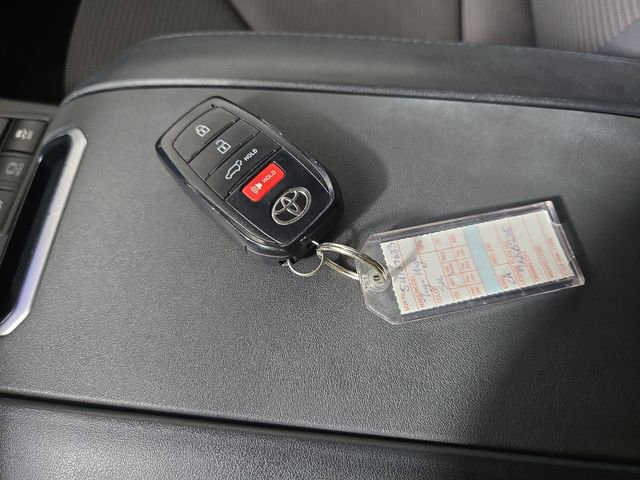Used 2024 Toyota Highlander LE image 29